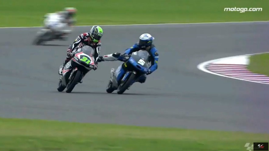 Moto3_Fenati vs Ajo